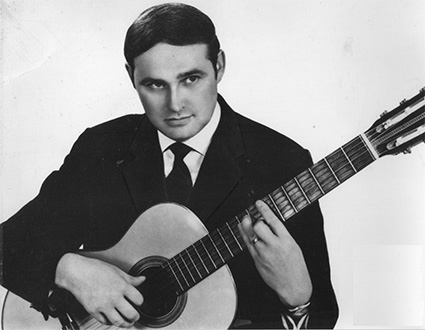 Portrait du Maestro Angelo Lazzari – professeur de guitare classique et compositeur à Genève, né à Castello di Godego, Italie.